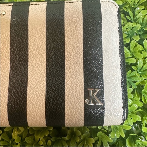 Kate Spade Black & White Striped Leather Wallet - Picture 12 of 12